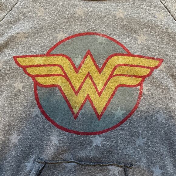 Six Flags Wonder Woman Logo Gray Sweatshirt Stars Pattern Size L - Picture 3 of 6